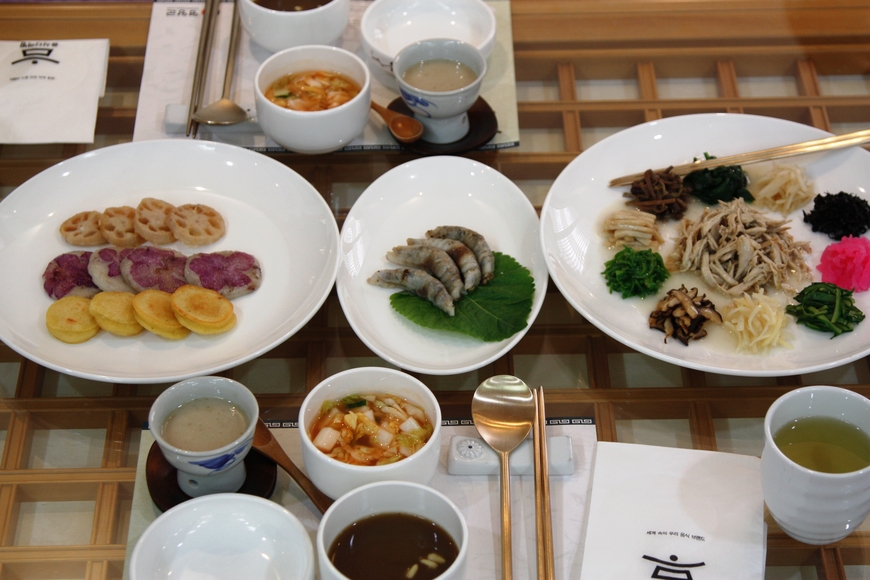 쉰다섯에야 알게 된 산채 안주로 박주 마시는 즐거움