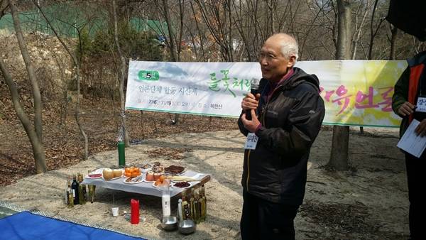 김태진 동아투위 위원이 19일 언론단체 합동 시산제에서 인사말을 하고 있다.