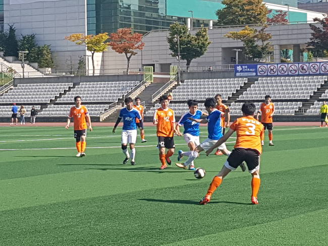 중앙일보와 JTBC의 경기 장면.