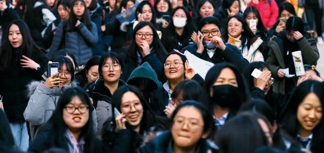 조선일보 24일자 1면 사진. 조선일보 24일자 1면 사진.