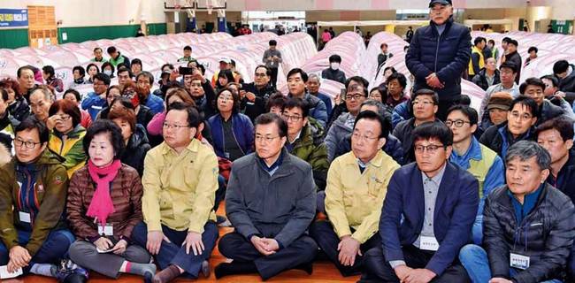 서울신문 25일자 1면 사진. 서울신문 25일자 1면 사진.