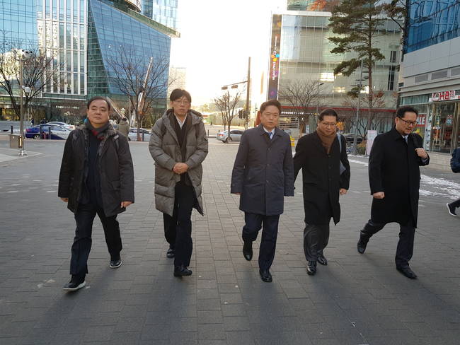 왼쪽부터 강지웅 정영하 최승호 박성호 박성제. 왼쪽부터 강지웅 정영하 최승호 박성호 박성제.