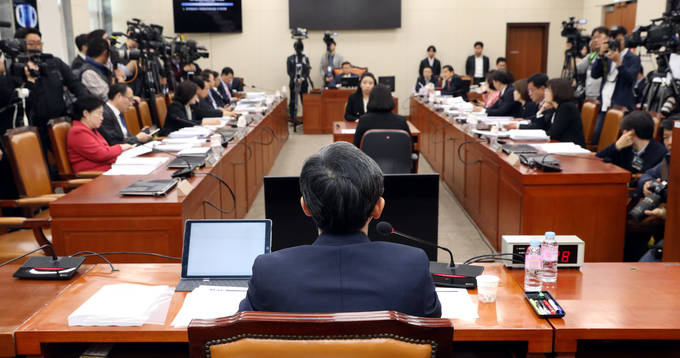 30일 서울 영등포구 여의도 국회에서 진행된 과학기술정보방송통신위원회 전체회의(양승동 KBS 사장 인사청문회)에서 양승동 후보자가 의원 질의에 답변하고 있다.(뉴시스) 30일 서울 영등포구 여의도 국회에서 진행된 과학기술정보방송통신위원회 전체회의(양승동 KBS 사장 인사청문회)에서 양승동 후보자가 의원 질의에 답변하고 있다.(뉴시스)