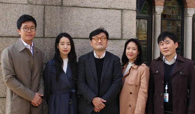 서울신문 탐사기획부의 5인방. 사진 왼쪽부터 이성원·이혜리 기자, 유영규 부장, 신융아·임주형 기자. /서울신문 제공 서울신문 탐사기획부의 5인방. 사진 왼쪽부터 이성원·이혜리 기자, 유영규 부장, 신융아·임주형 기자. /서울신문 제공