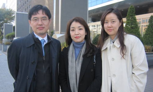 MBC 정치팀(왼쪽부터 이해인, 김현경, 박소희 기자)은 지난달 11일부터 총 16편 이상의 연속 보도로 사립유치원의 비리를 수면 위로 끌어내 정책 변화를 이끌었다. MBC 정치팀(왼쪽부터 이해인, 김현경, 박소희 기자)은 지난달 11일부터 총 16편 이상의 연속 보도로 사립유치원의 비리를 수면 위로 끌어내 정책 변화를 이끌었다.