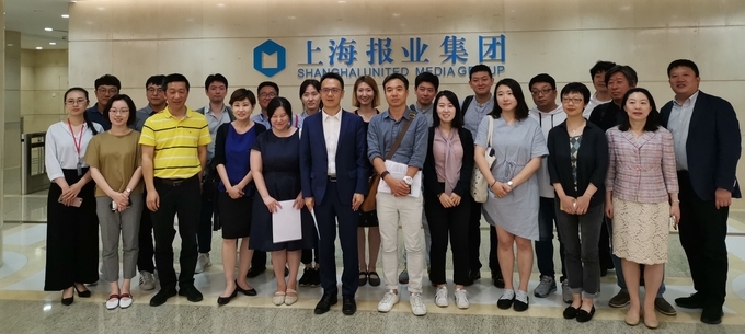 지난 17일 중국단기연수에 참가한 기자들이 상하이 지역 언론사인 신민만보를 방문했다. 지난 17일 중국단기연수에 참가한 기자들이 상하이 지역 언론사인 신민만보를 방문했다.