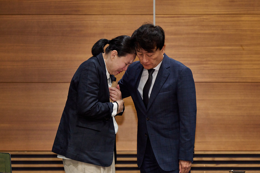 13개월만에 받은 딸의 명예사원증… 