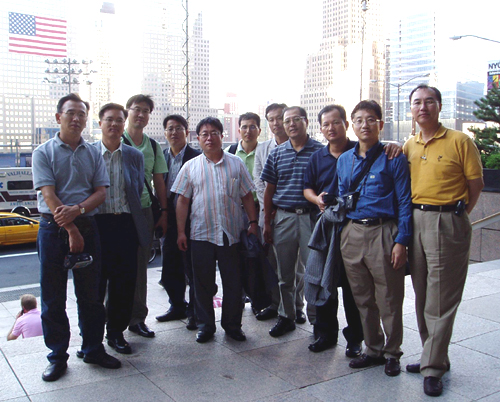 한국기자협회 미국방문단이 11일 오후 9·11 테러로 사라져버린 뉴욕 세계무역센터 현장을 찾았다.