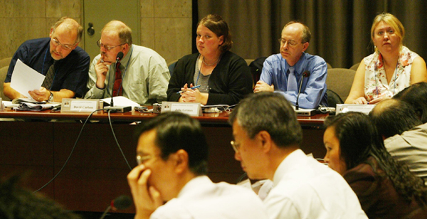 ‘2005 아시아 기자포럼’의 이틀째인 1일 오후 서울 중구 태평로 한국프레스센터 국제회의장에서 참가국의 각 대표들이 각 나라의 언론 현황에 대해 토론하고 있다.<사진=뉴시스 제공>