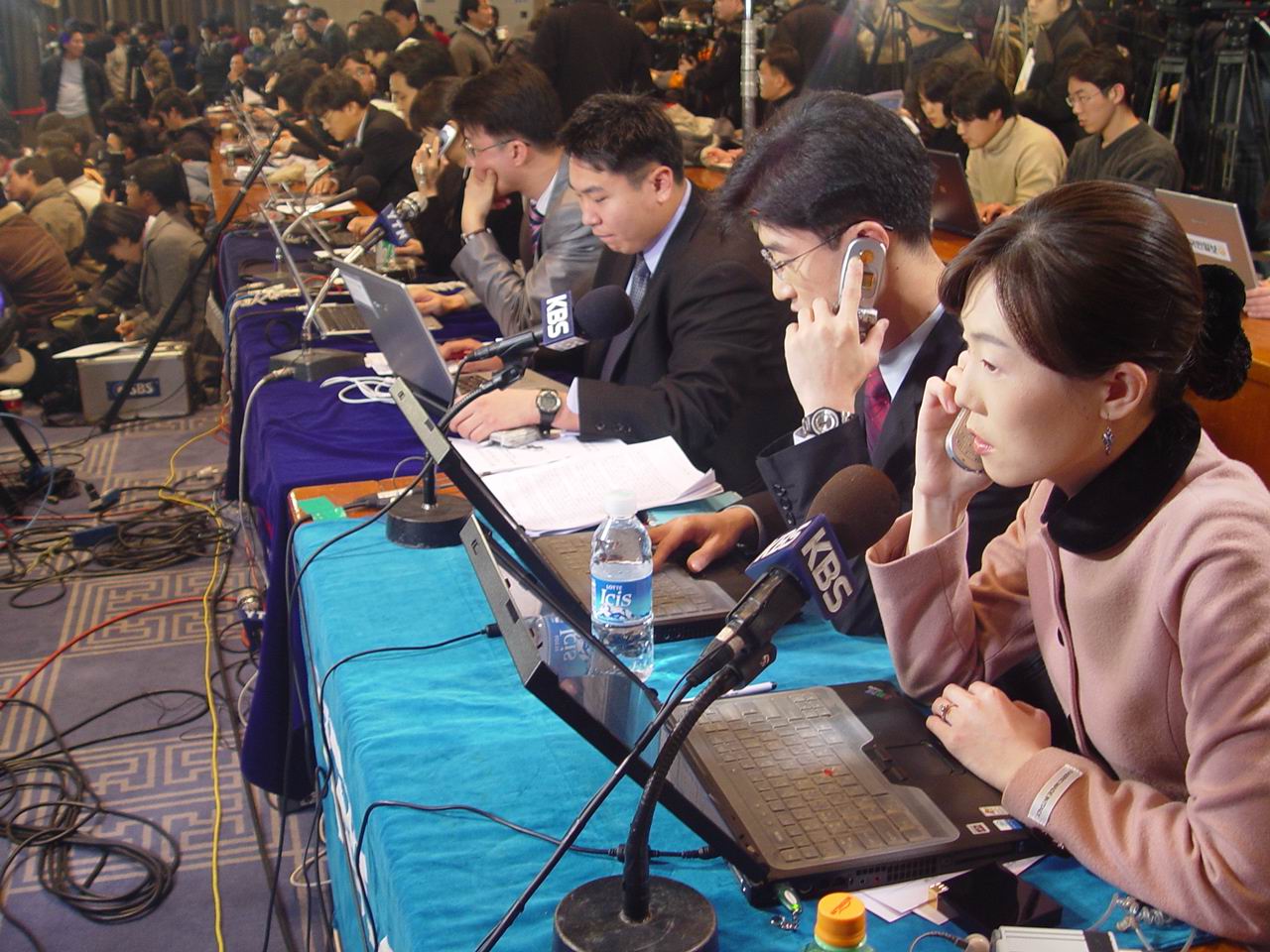 취재 준비 하랴,  전화하랴... 바쁘다 바빠!!