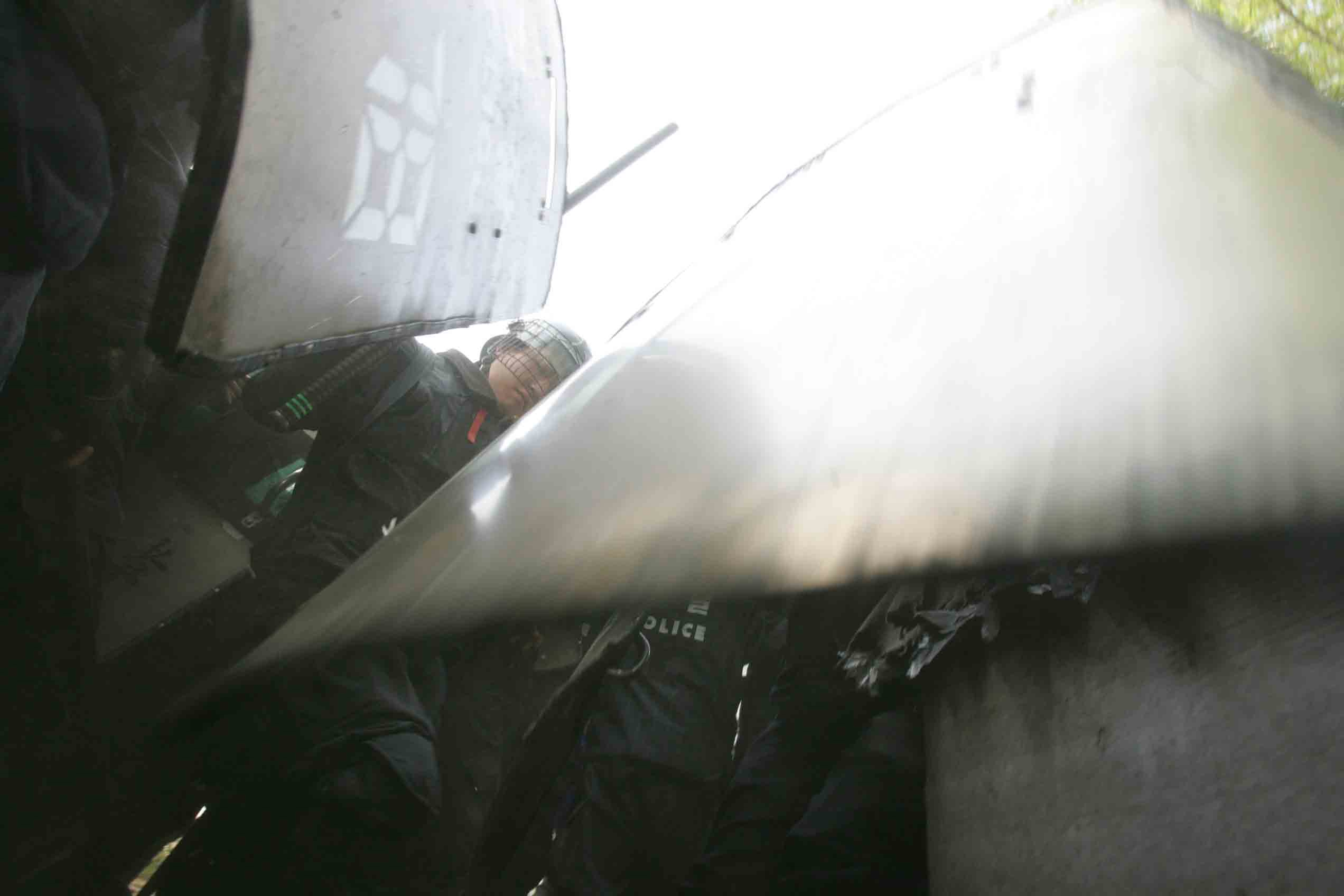 경향신문 김대진 기자가 폭행을 당하며 찍은 사진